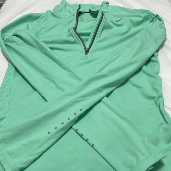 Nike Long-sleeve tee ELEMENT HALF ZIP Size XS. Dri-fit w/reflective elements. - Picture 6 of 6